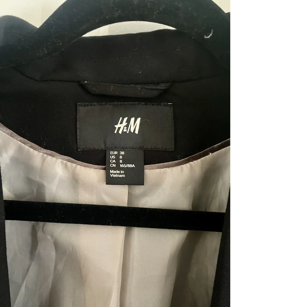 H & M Black Short Formal Blazer (Size US 8) - Picture 3 of 9